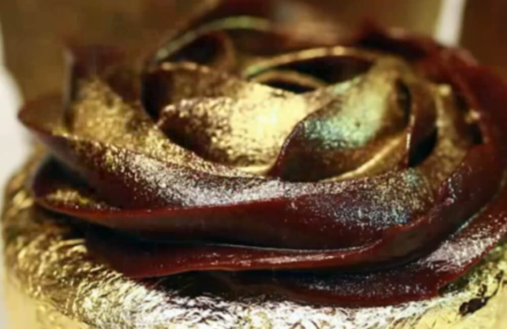 Gold-Infused Cupcakes @E! News / Pinterest.com