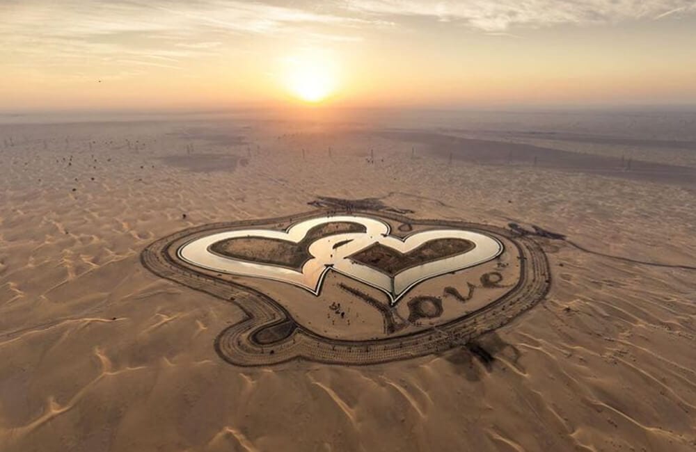 Heart-Shaped Love Lakes @faz3 / Instagram.com