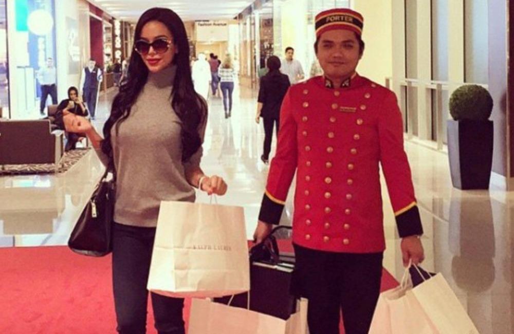 Private Porter In The Dubai Mall @richkidsofdubai/Instagram
