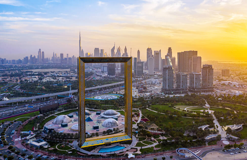 World’s Largest Picture Frame ©Mihir Ashar / Shutterstock.com